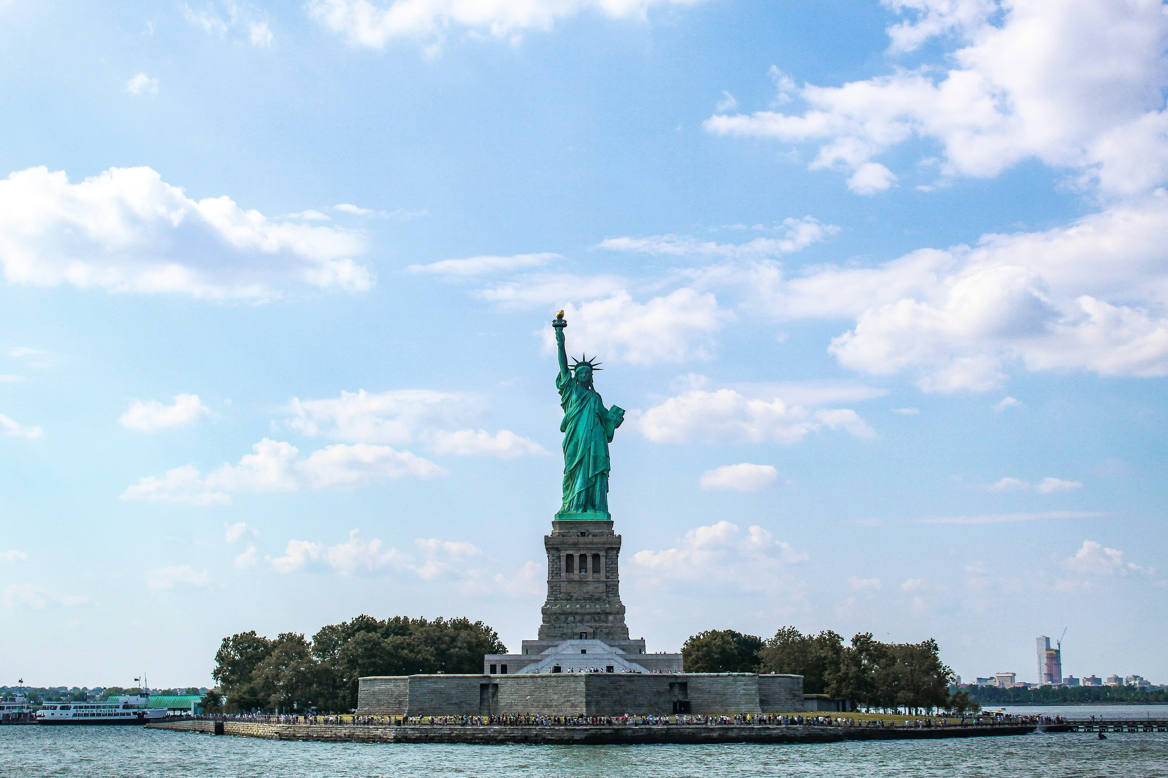 Cover image for Statue of Liberty: Why This Monument Is Unlike Any Other